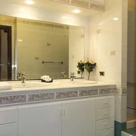 Casa Augusto Luxury 3* サン・レオーネ